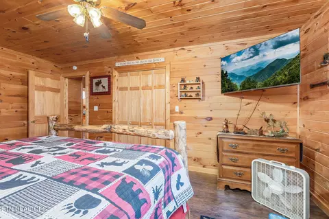 Bedroom - 3469 Sugar Maple Loop Rd, Sevierville, TN 37862 photo 7 of 13