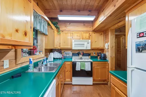 Kitchen - 3469 Sugar Maple Loop Rd, Sevierville, TN 37862 photo 3 of 4