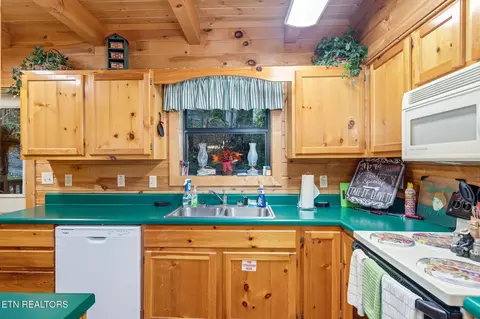 Kitchen - 3469 Sugar Maple Loop Rd, Sevierville, TN 37862 photo 2 of 4