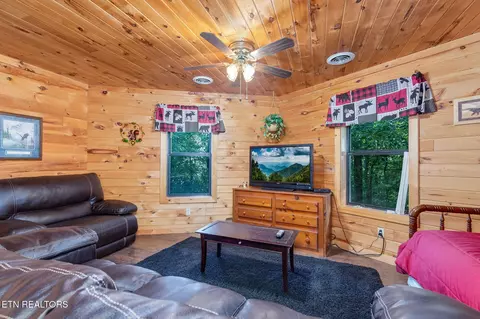 Bedroom - 3469 Sugar Maple Loop Rd, Sevierville, TN 37862 photo 2 of 13