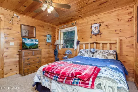 Bedroom - 3469 Sugar Maple Loop Rd, Sevierville, TN 37862 photo 11 of 13