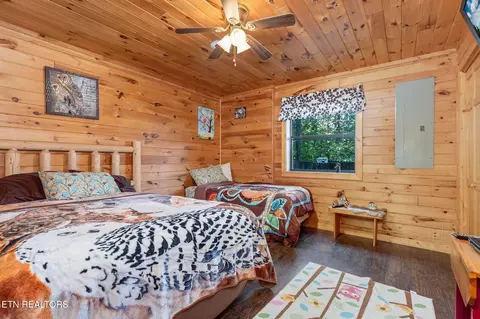 Bedroom - 3469 Sugar Maple Loop Rd, Sevierville, TN 37862 photo 3 of 13