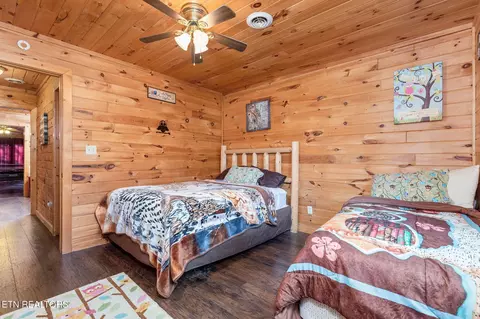 Bedroom - 3469 Sugar Maple Loop Rd, Sevierville, TN 37862 photo 4 of 13