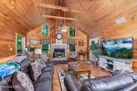Living - 3469 Sugar Maple Loop Rd, Sevierville, TN 37862 photo 3 of 4