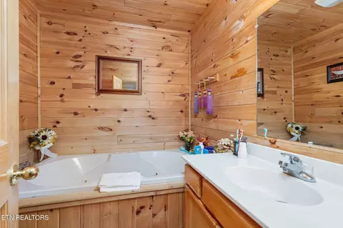 Bath - 3469 Sugar Maple Loop Rd, Sevierville, TN 37862 photo 2 of 3
