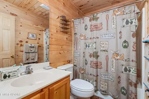 Bath - 3469 Sugar Maple Loop Rd, Sevierville, TN 37862 photo 1 of 3