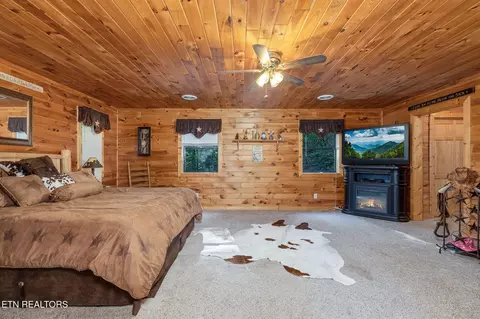 Bedroom - 3469 Sugar Maple Loop Rd, Sevierville, TN 37862 photo 8 of 13
