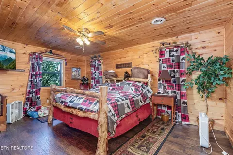 Bedroom - 3469 Sugar Maple Loop Rd, Sevierville, TN 37862 photo 5 of 13