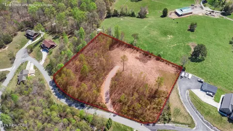 281 Red Oak Cir, Caryville, TN 37714