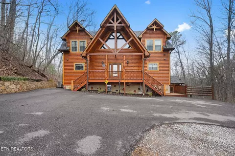 1041 Vista Dr, Gatlinburg, TN 37738
