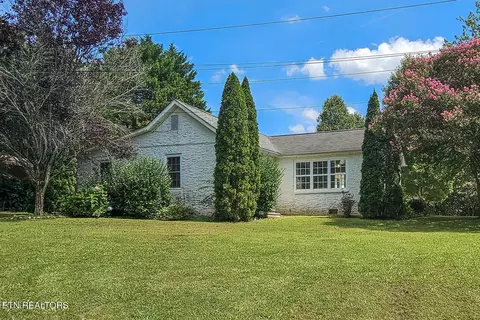 1029 E Race St, Kingston, TN 37763