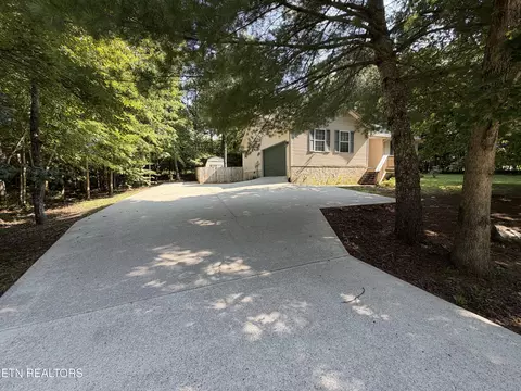 6259 Osage Rd, Crossville, TN 38572