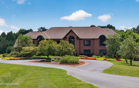 1329 W Hunt Rd, Maryville, TN 37801