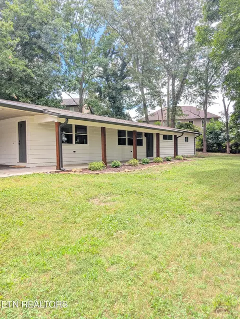 1700 Lockwood Dr, Knoxville, TN 37918