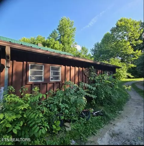 4833 Stinking Creek Rd, Pioneer, TN 37847