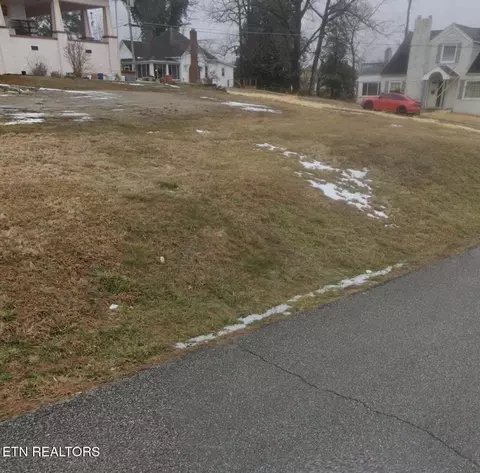 105 W Ash St, La Follette, TN 37766