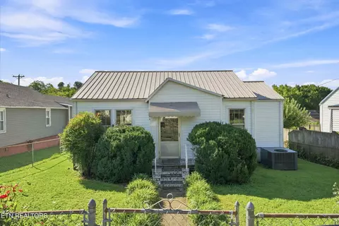 619 Ferry St, Loudon, TN 37774