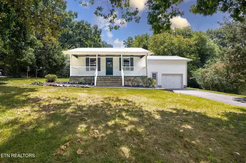 130 Oakland Ave, Lenoir City, TN 37771