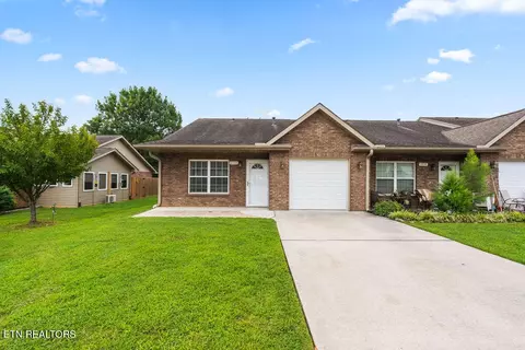 2738 Waters Place Dr, Maryville, TN 37803
