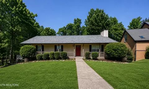 1532 N Courtney Oak Ln, Knoxville, TN 37938