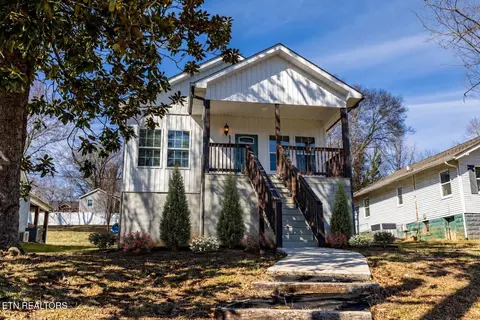 619 NE Midlake Dr, Knoxville, TN 37918