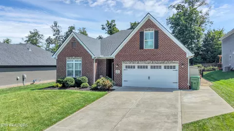 812 Copperwood Ln, Maryville, TN 37801