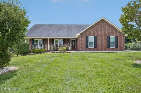380 Willingham Dr, Lenoir City, TN 37771