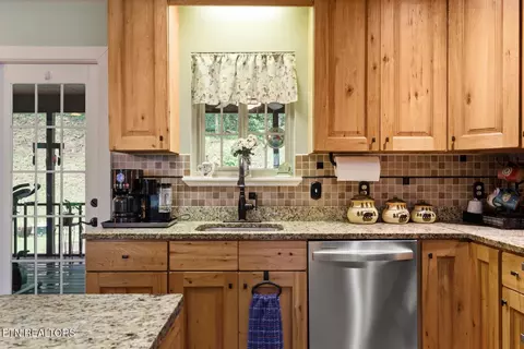 Kitchen - 450 Mountain John Loop, Townsend, TN 37882 photo 3 of 4
