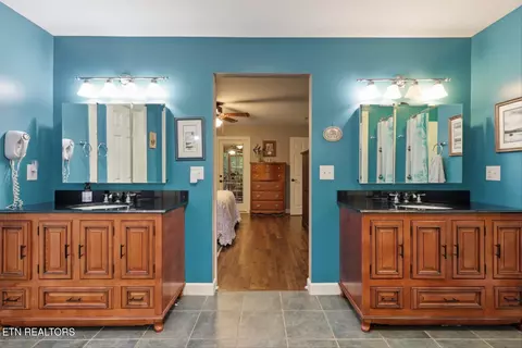 Bath - 450 Mountain John Loop, Townsend, TN 37882 photo 6 of 6