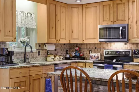 Kitchen - 450 Mountain John Loop, Townsend, TN 37882 photo 4 of 4