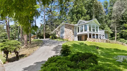 8129 NW Ainsworth Dr, Knoxville, TN 37909