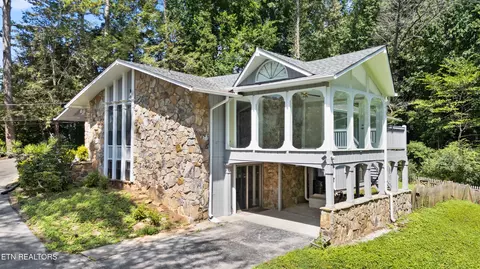 8129 NW Ainsworth Dr, Knoxville, TN 37909