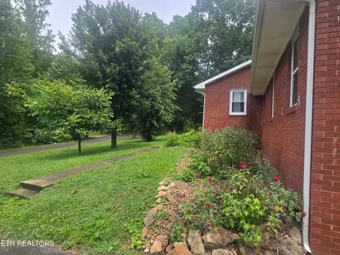 Exterior - 380 Vine Ave, Oneida, TN 37841 photo 6 of 6