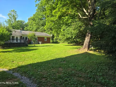 Exterior - 380 Vine Ave, Oneida, TN 37841 photo 4 of 6