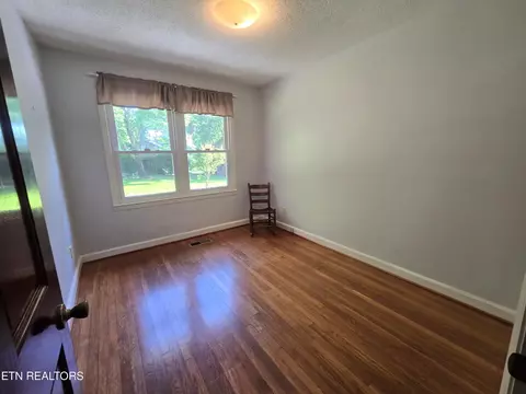 Bedroom - 380 Vine Ave, Oneida, TN 37841 photo 6 of 7