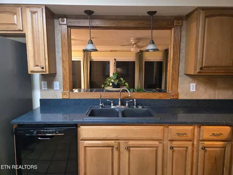 Kitchen - 380 Vine Ave, Oneida, TN 37841 photo 2 of 4