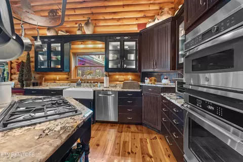 Kitchen - 524 Laurel Rd, Townsend, TN 37882 photo 2 of 5
