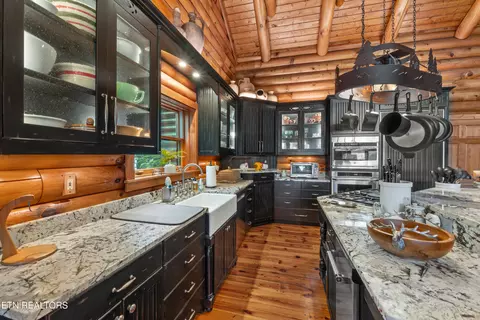 Kitchen - 524 Laurel Rd, Townsend, TN 37882 photo 4 of 5