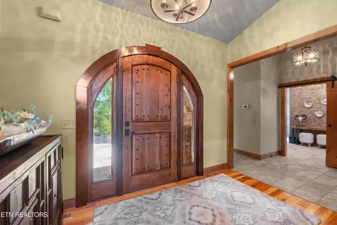 Entry Way - 524 Laurel Rd, Townsend, TN 37882 photo 2 of 3