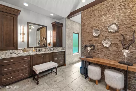 Bath - 524 Laurel Rd, Townsend, TN 37882 photo 1 of 6