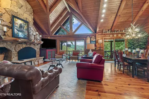 Living - 524 Laurel Rd, Townsend, TN 37882 photo 1 of 6