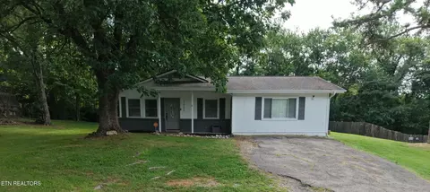 1612 Bradshaw Garden Rd, Knoxville, TN 37912