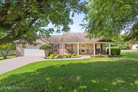 1105 Summerfield Dr, Maryville, TN 37801
