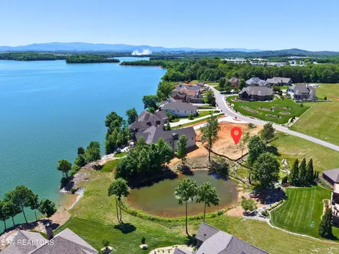 113 Breakers Dr, Vonore, TN 37885 photo 2