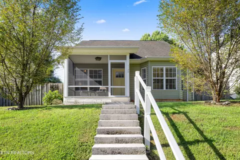 1126 Overton Pl, Knoxville, TN 37917