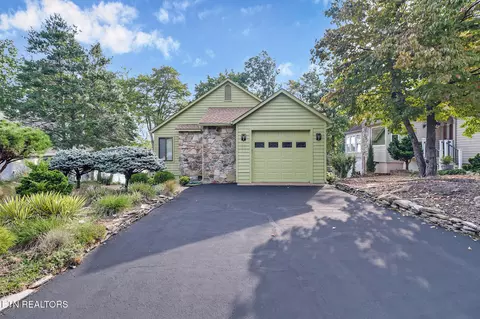 50 Hickory Cove Ln, Crossville, TN 38558
