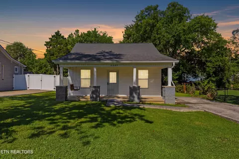 2609 NW Chillicothe St, Knoxville, TN 37921
