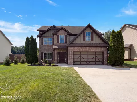791 W Glenview Dr, Lenoir City, TN 37771