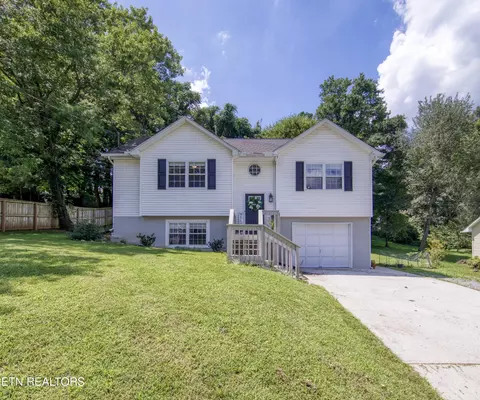 3913 Abercorn Rd, Knoxville, TN 37921