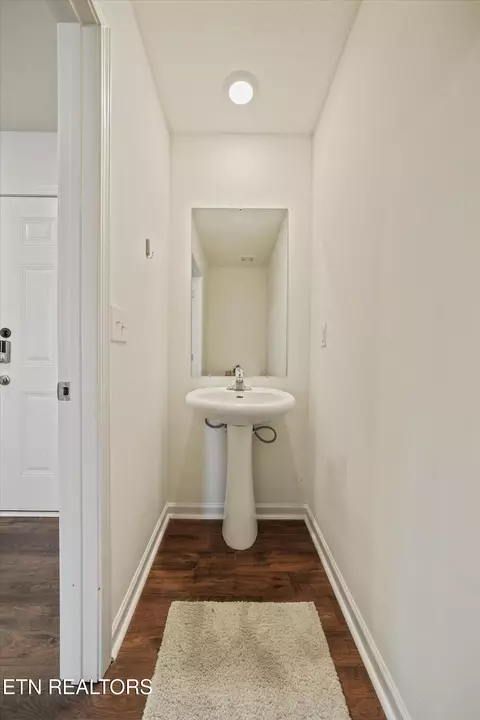Entry Way - 211 Belle Ct, Talbott, TN 37877 photo 1 of 5